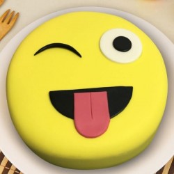 Crazy Face Smiley Fondant Cake	