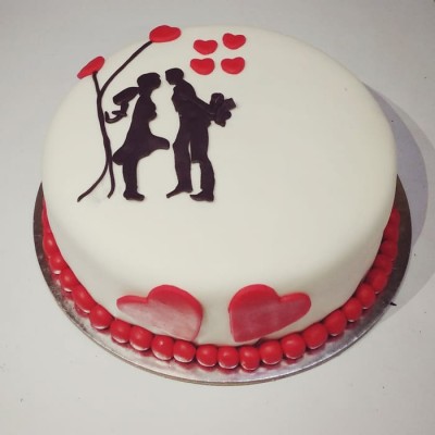Loving Couple Romantic Fondant Cake