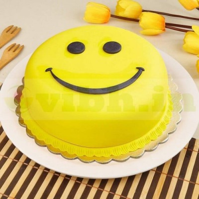 Smiling Face Emoji Fondant Cake