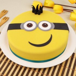 Lovely Minion Fondant Cake	
