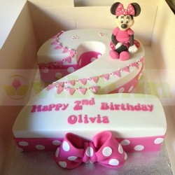 Minnie Love Fondant Cake	