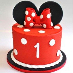 Minnie Mouse Red Fondant Cake	